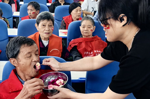 2.以爱相伴 温暖同行——重庆博宇阳光养老中心用陪伴守护幸福晚年