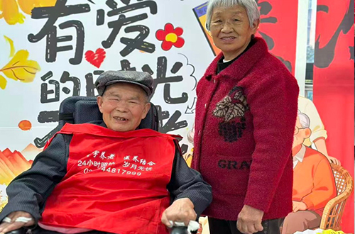 有爱的时光不会老，最美的笑容在这里绽放